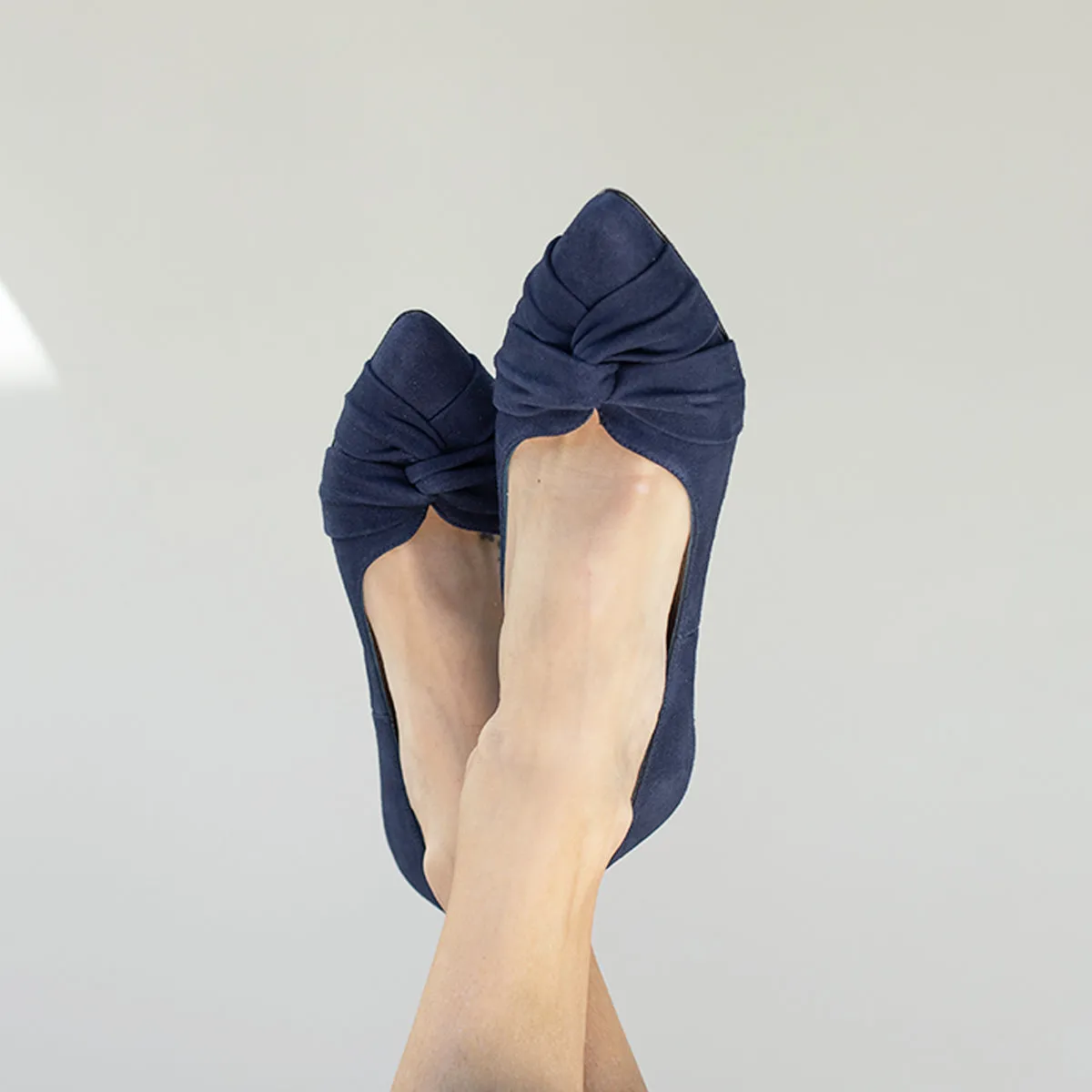 Lola Extra-Wide Fit Court Shoe – Navy Suede